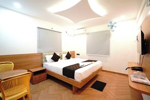 Skrivbord, arbetsyta för laptop, ljudisolering och gratis wi-fi