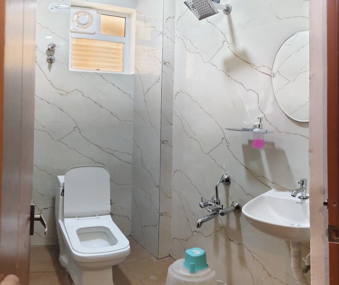 シャワー、バスアメニティ (無料)、タオル