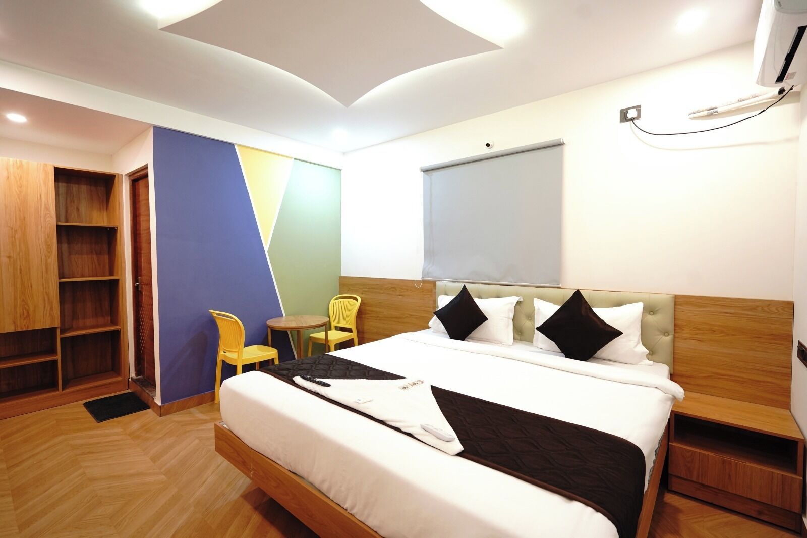 デスク、ノートパソコン用作業スペース、防音設備、WiFi (無料)