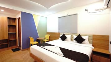 デスク、ノートパソコン用作業スペース、防音設備、WiFi (無料)