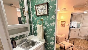 Unclassified image, 2 of 48, button - Sunset Hideaway (Springtown)