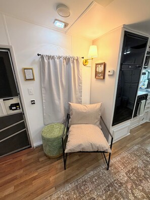 Interior - Cozy Sunset Hideaway: Beautiful One-Bed, One-Bath with WiFi” (Springtown)