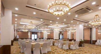 Hotel in Chandigarh With Pool Patio & Wellness