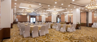 Hotel in Chandigarh With Pool Patio & Wellness