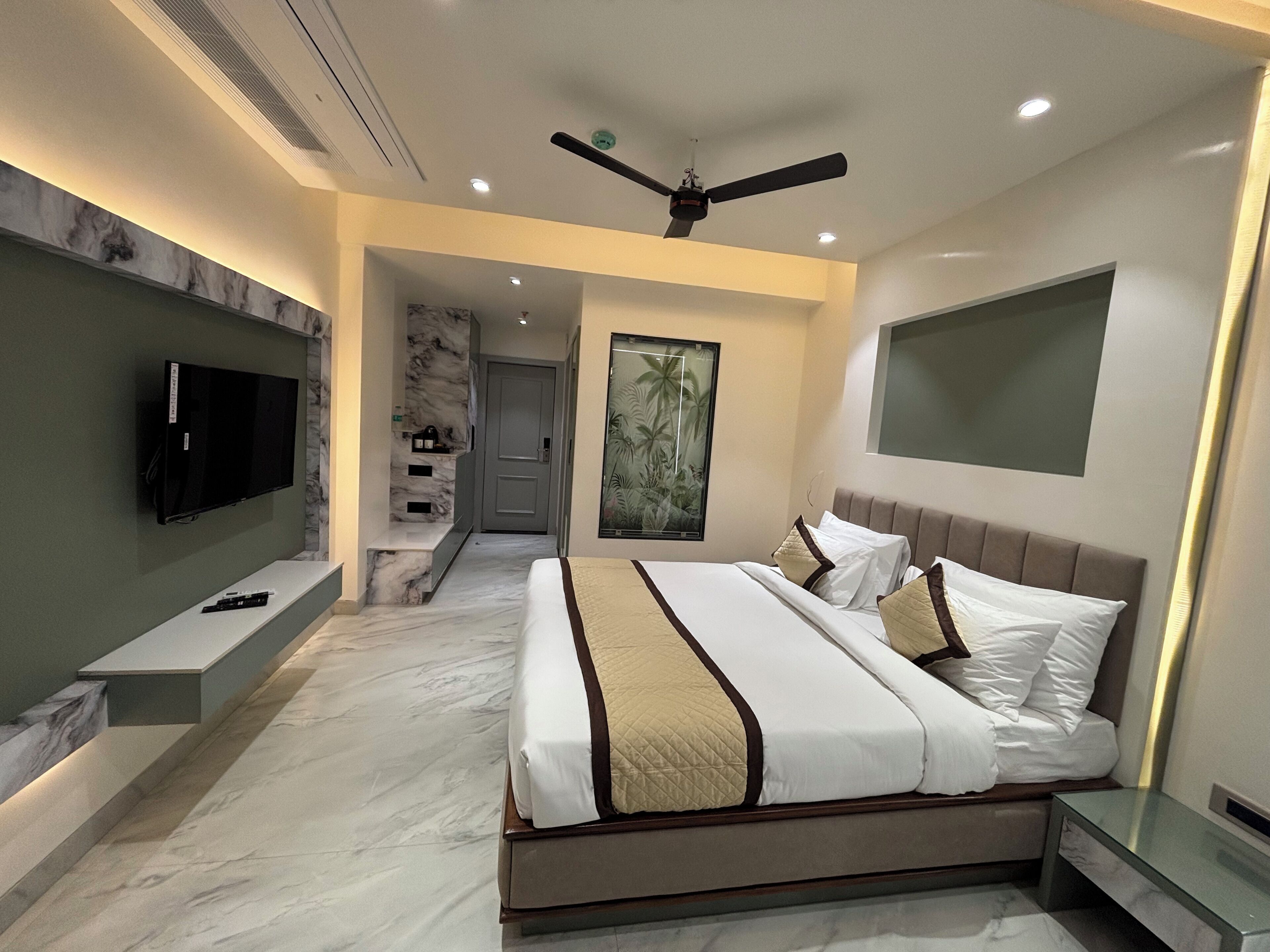 Luxury Double Room, City View | Laptop workspace, free WiFi