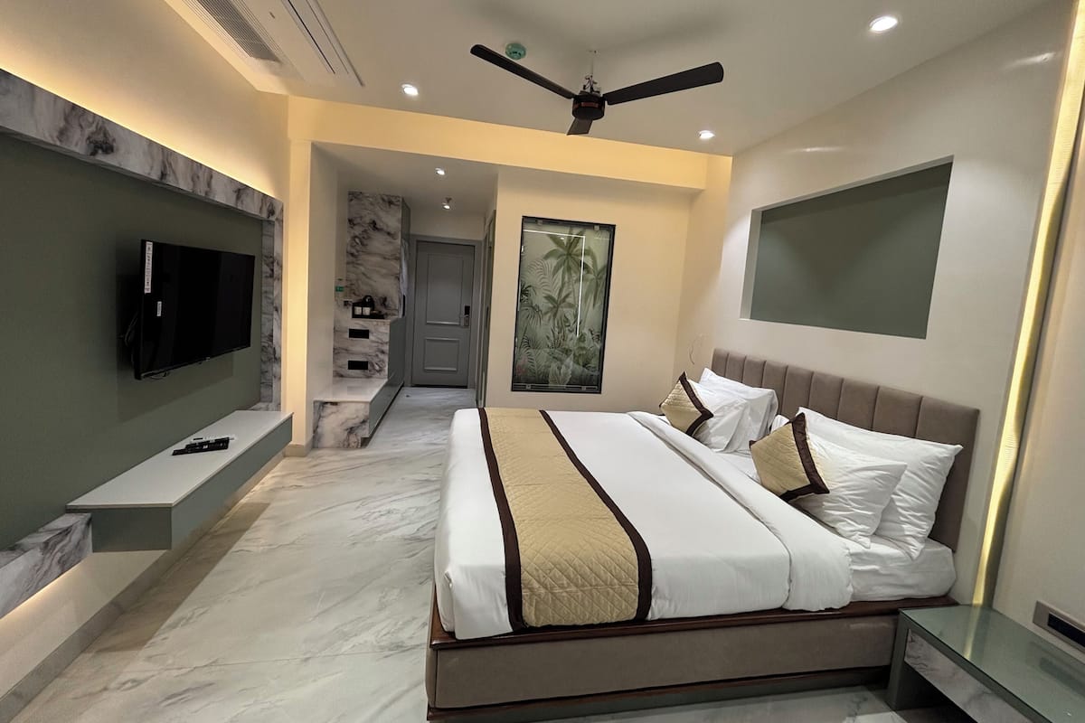 Luxury Double Room, City View | Laptop workspace, free WiFi