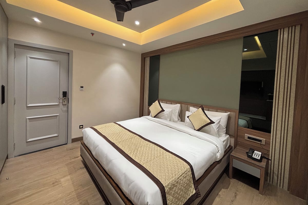 Deluxe Double Room | Laptop workspace, free WiFi