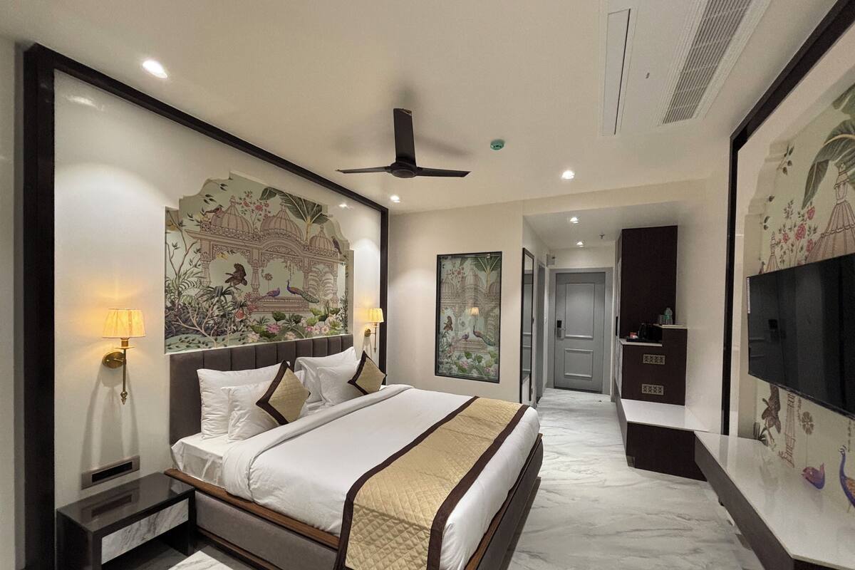Superior Room | Egyptian cotton sheets, premium bedding, minibar, blackout drapes