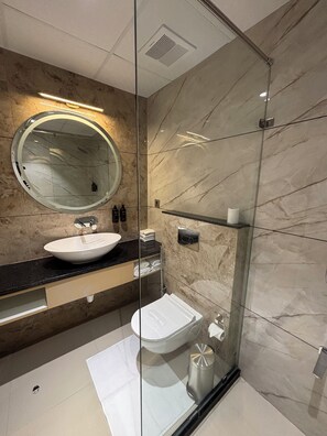 Comfort Double Room | Bathroom | Shower, hair dryer, towels, soap - Hotel Raj Hari Palace (Jodhpur)