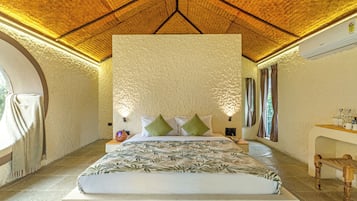 Suite, uitzicht op zwembad | Een strijkplank/strijkijzer, gratis wifi