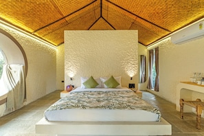 Suite, Pool View | Iron/ironing board, free WiFi - Mallai by ELIVAAS (Tirukalukundram)