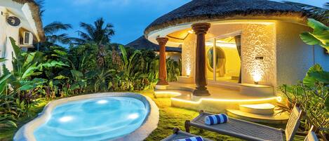 套房, 泳池景观 | 熨斗/熨板、免费 WiFi