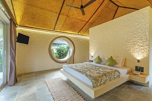 Svit - utsikt mot poolen | Strykjärn/strykbräda och gratis wi-fi