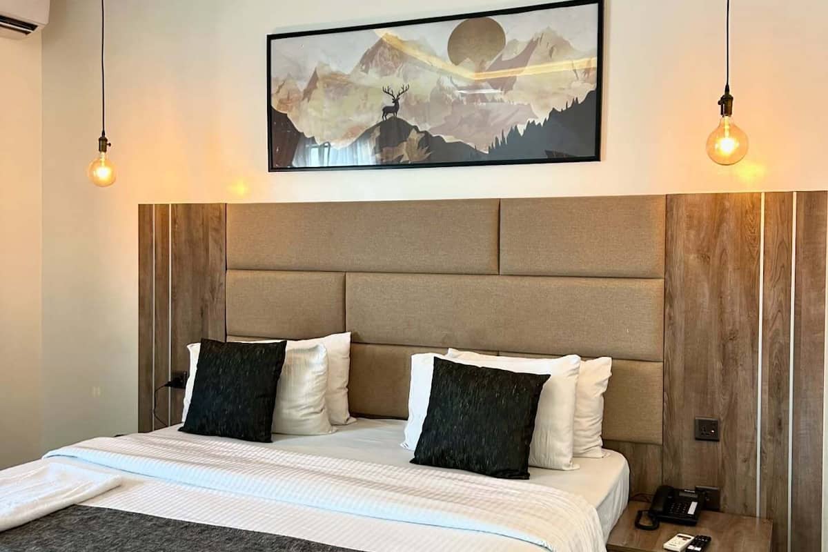 Economy Room, Balcony, City View | Desk, laptop workspace, soundproofing, free WiFi