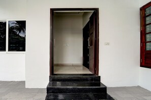 Hus | Reception