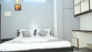 Executive Double or Twin Room | WiFi (free) - Maurya Royal (Sasaram)