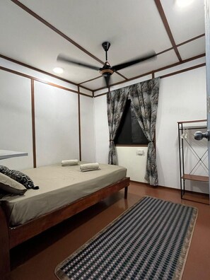 Dobbeltrom – basic, delvis havutsikt