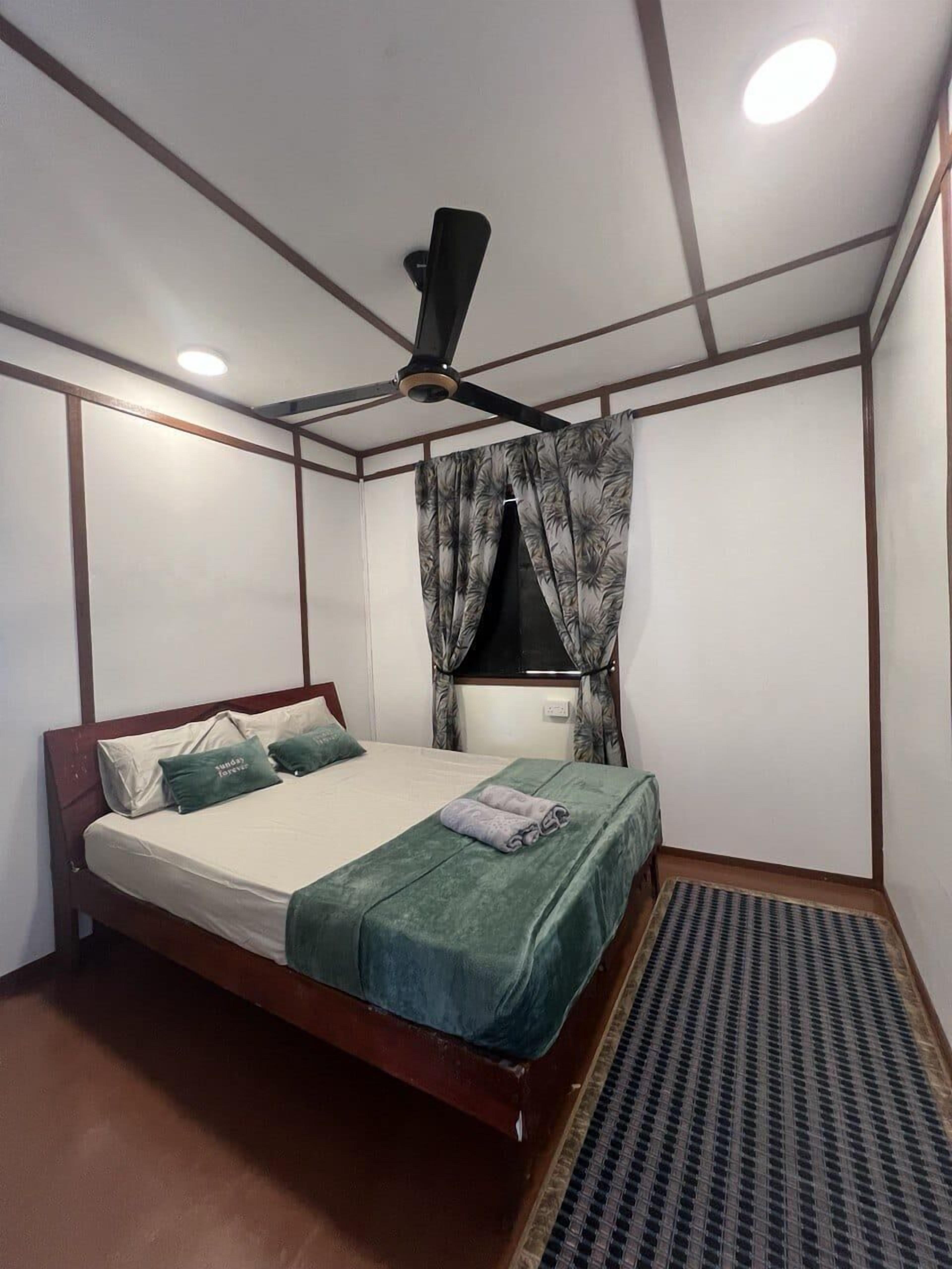 Dobbeltrom – basic, delvis havutsikt