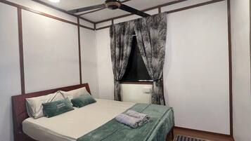 Dobbeltrom – basic, delvis havutsikt