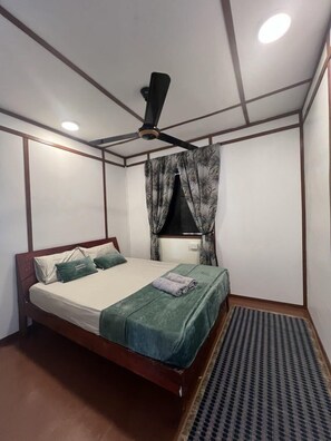 Dobbeltrom – basic, delvis havutsikt