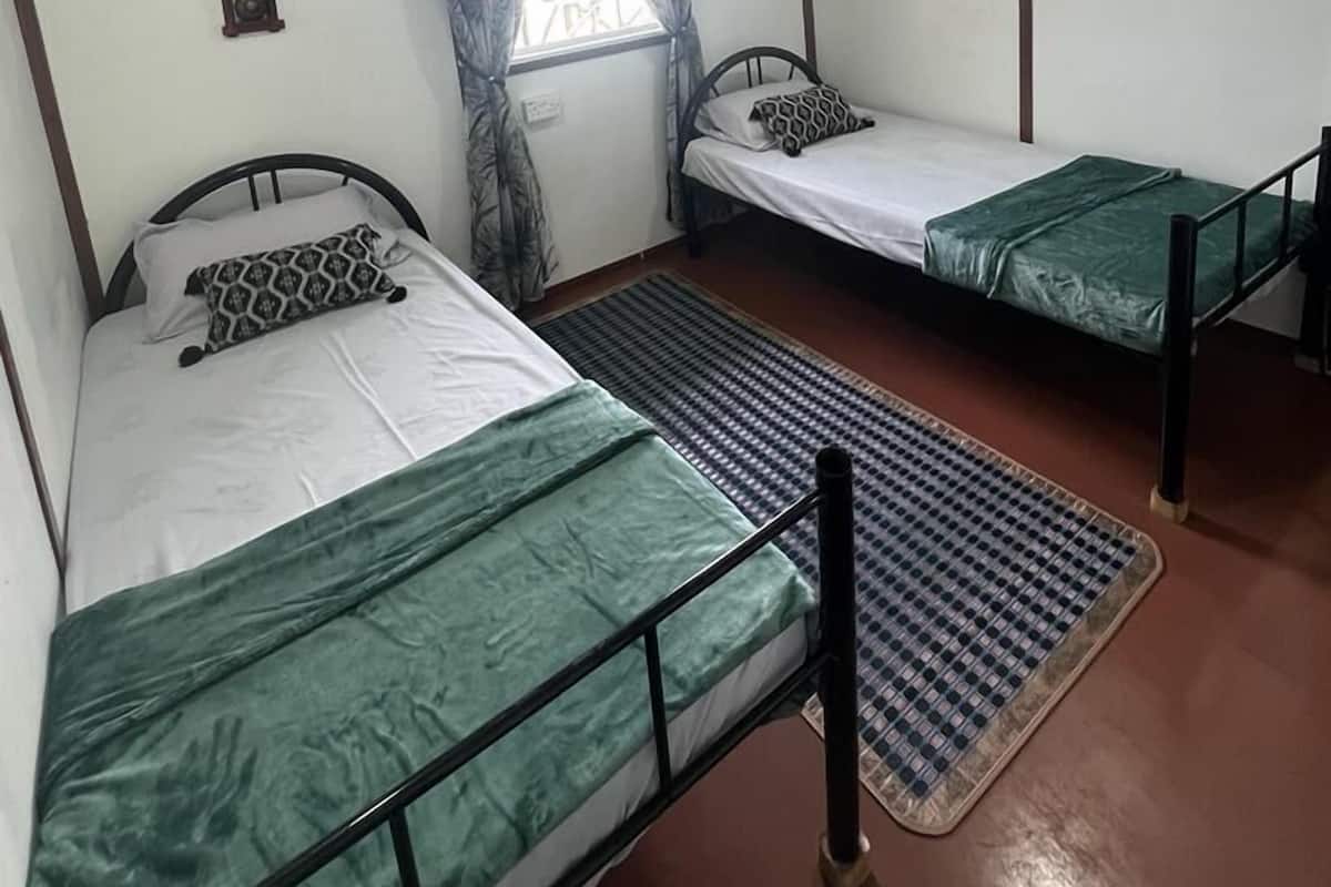 Basic Double or Twin Room, Partial Sea View
