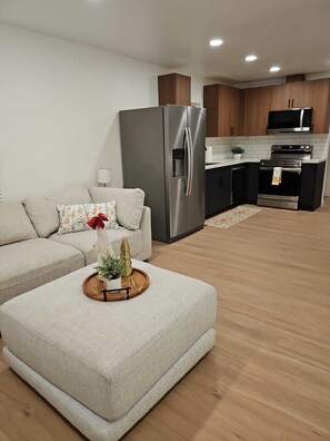 Smart TV - Peaceful 3-bedroom house in welcoming Seattle neighborhood (Seattle)