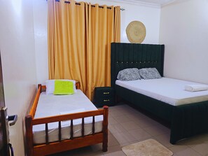 2 bedrooms, iron/ironing board, WiFi, bed sheets - Mombasa Two bedroom Cozy apartment, few km to town, fort Jesus, Pembe za ndovu (WMX5+WC Mombasa, Kenya)