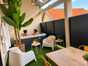 Outdoor spa tub - Loft de charme - Well-being break in Objat, Corrèze (OBJAT)
