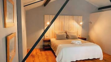 Desk, iron/ironing board, free WiFi, bed sheets