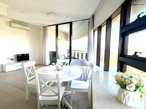 Olympic Park Apartment | Walk to Accor Stadium & Qudos Bank Arena