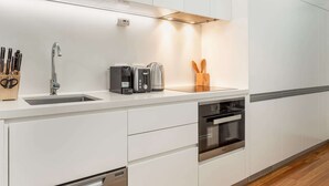 Unclassified image, 3 of 15, button - Lovely Studio with Patio (Lewisham)