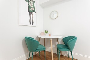 Dining - Lovely Studio with Patio (Lewisham)