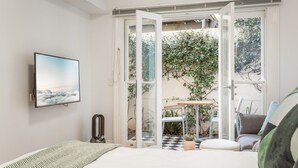 Unclassified image, 5 of 15, button - Lovely Studio with Patio (Lewisham)
