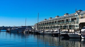 Marina - King Size Studio With Water View, Walk To The City (Woolloomooloo)