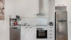 茶具/咖啡用具、冰箱、微波炉、烤箱