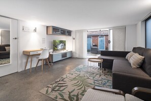 Smart TV, offices - Surfie Pad 10 min walk to Beach and Dining (Coogee)