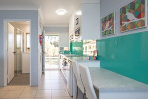 Fridge, microwave, oven, stovetop - Batemans Bay Studio Escape with Lush Vista (Batehaven)