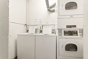 Interior - Cosy Studio with City Views (Darlinghurst)