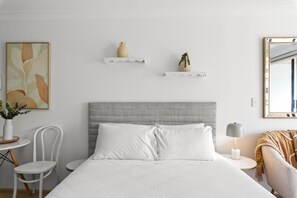 1 bedroom, desk, Internet, bed sheets - Ideal Studio Inner-City Pad with Private Balcony (Surry Hills)