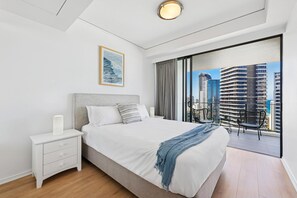 1 bedroom, iron/ironing board, Internet, bed sheets - Stylish Studio Near Fremantle Cafés and Beaches (North Fremantle)