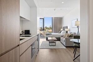 Iron/ironing board, Internet, bed sheets - Bright Studio in Trendy North Fremantle (North Fremantle)