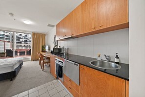 Fridge, microwave, oven, stovetop - Central ACT Studio with Indoor Pool and Gym (City)