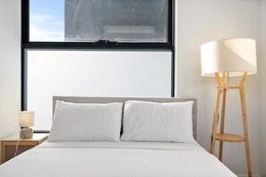 1 bedroom, Internet, bed sheets - One-Bed Apartment Close to Cafés and Coast (Port Melbourne)