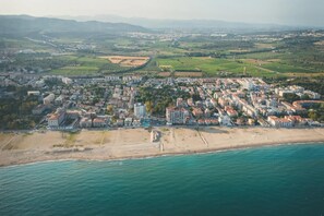 Beach - 6-Persons Holiday Home in Coma-ruga (Coma-ruga, Tarragona)
