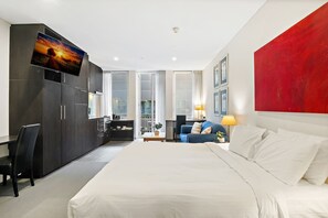 1 bedroom, desk, iron/ironing board, Internet - Stylish Central Studio with Gym (Melbourne)