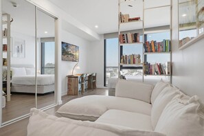 1 bedroom, desk, iron/ironing board, Internet - Coastal Apartment with Rooftop Pool (North Fremantle)