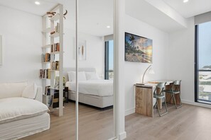 1 bedroom, desk, iron/ironing board, Internet - Coastal Apartment with Rooftop Pool (North Fremantle)