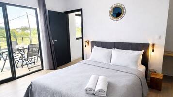 3 chambres, coffres-forts dans les chambres, fer et planche Ă repasser