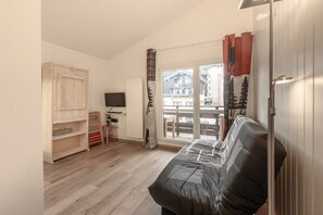 Smart TV - Modern Ski Apartment for 4 in Morillon (Morillon)