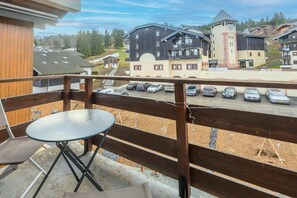 Outdoor dining - Modern Ski Apartment for 4 in Morillon (Morillon)